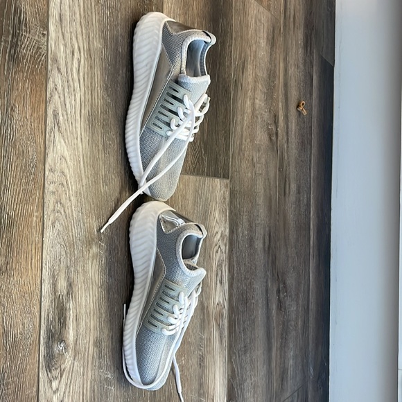 Shoedazzle sneakers EUC size 6.5 - Picture 4 of 4